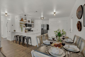 Luxury Casita 5min from Main St with Hot Tub